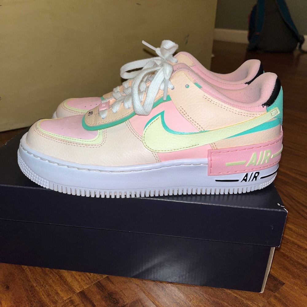 Womens 8.5 Nike shadow forces
